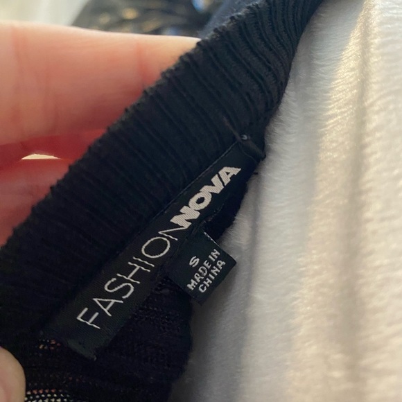 Fashion Nova Black Long Sleeve Ribbed Distressed Cut Out Top  Blouse Small - Picture 4 of 4